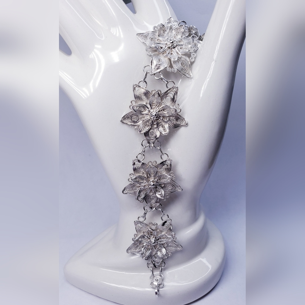 Floral Style Filigree Sterling Silver Bracelet 8" Long.